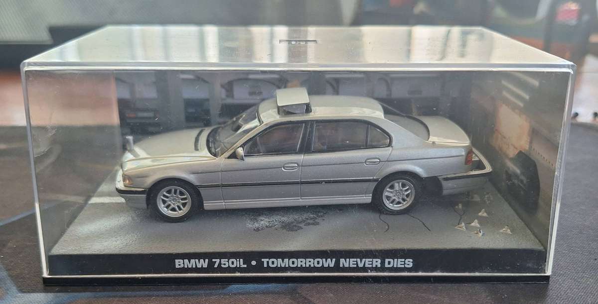 James Bond Car Collection - BMW 750iL - Tomorrow Never Dies