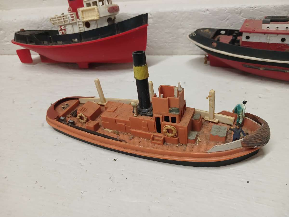 HO SCALE - X3 TUG BOATS