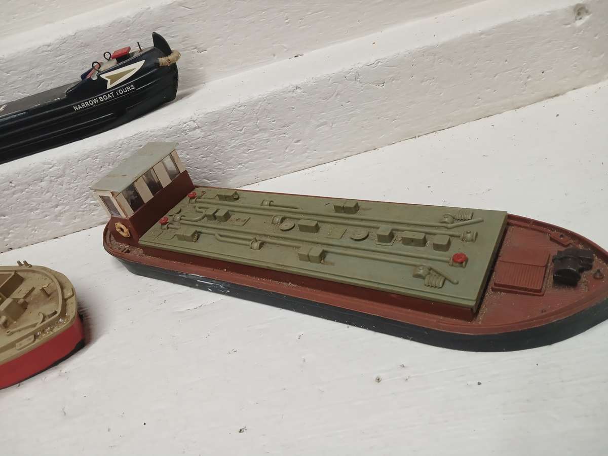 HO SCALE - X4 BARGE BOATS