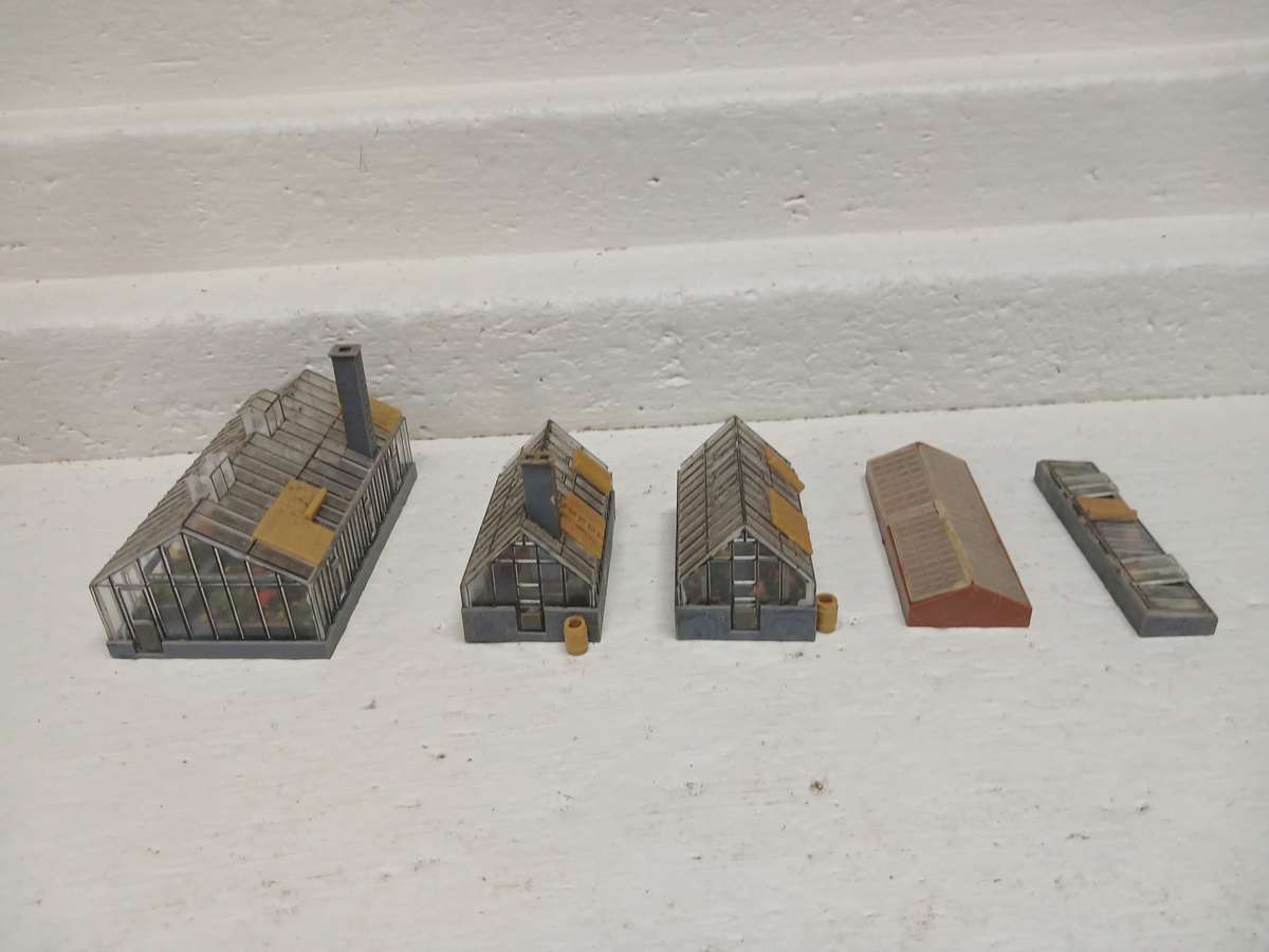 HO SCALE - VARIOUS GREEN HOUSES - X5