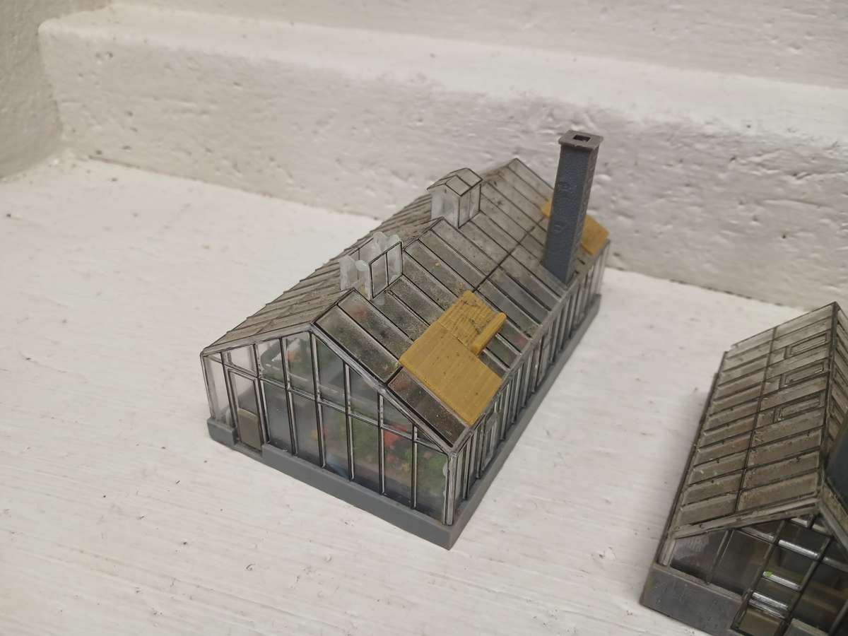 HO SCALE - VARIOUS GREEN HOUSES - X5