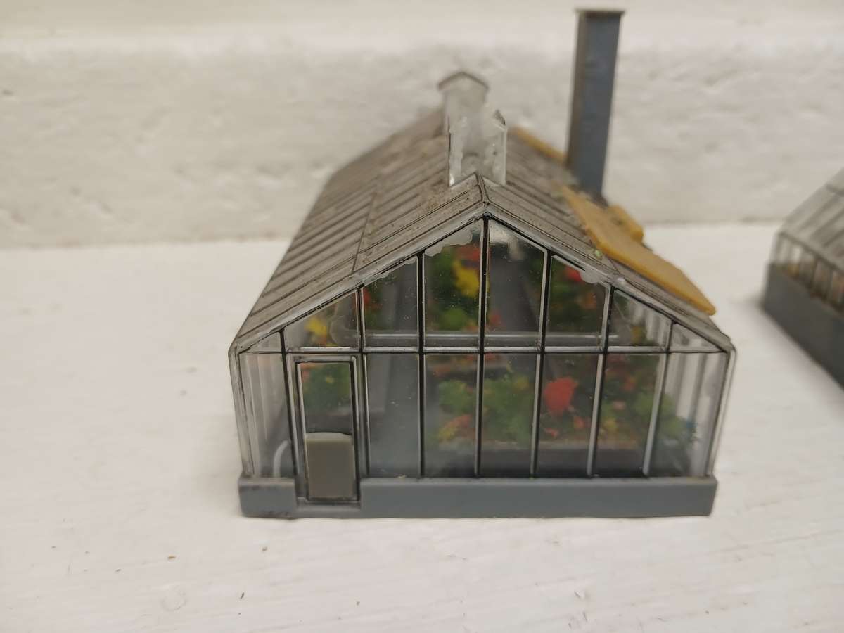 HO SCALE - VARIOUS GREEN HOUSES - X5