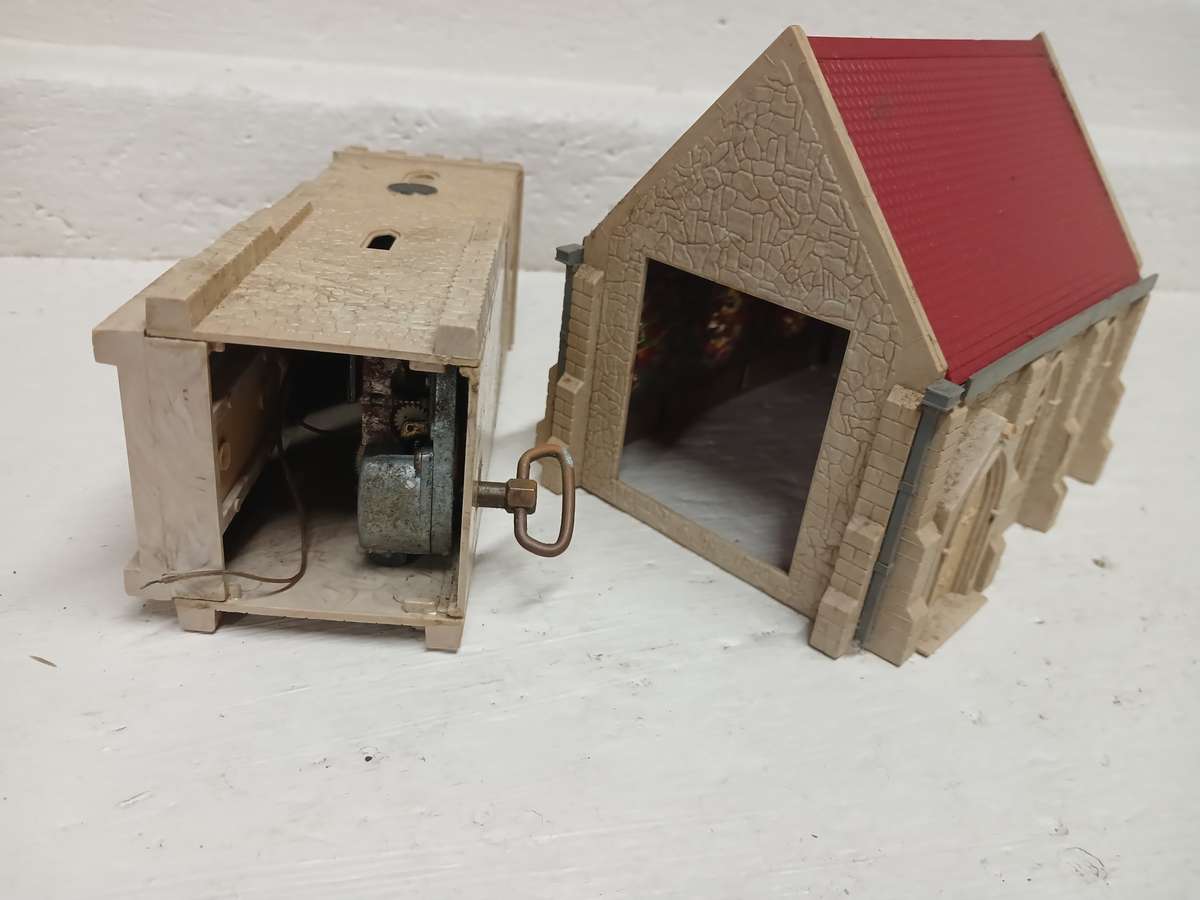 HO SCALE - OLD STYLE STONE FINISH CHURCH