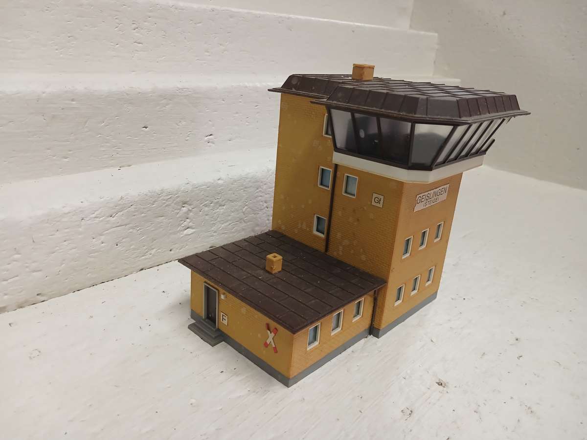HO SCALE - KIBRI - CONTROL TOWER