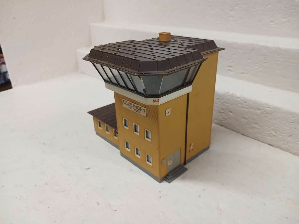 HO SCALE - KIBRI - CONTROL TOWER