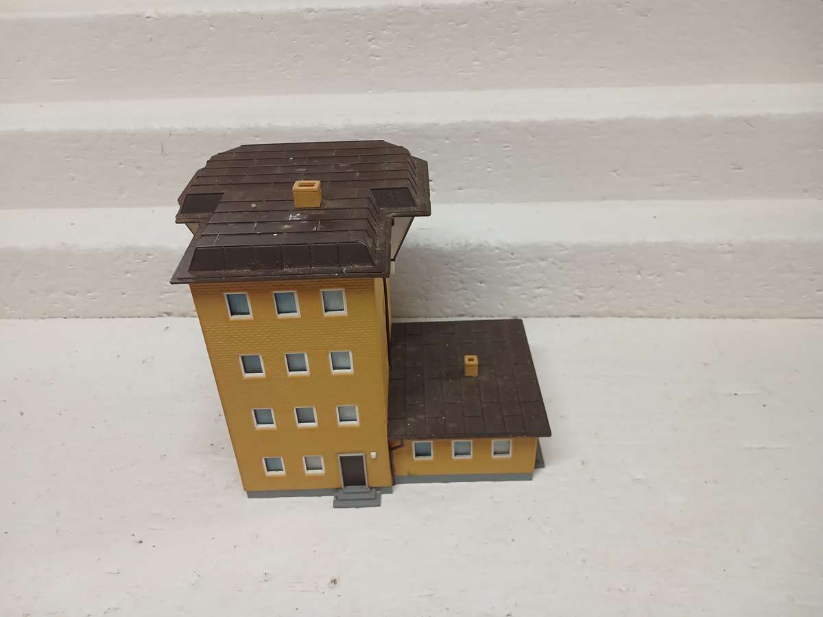 HO SCALE - KIBRI - CONTROL TOWER