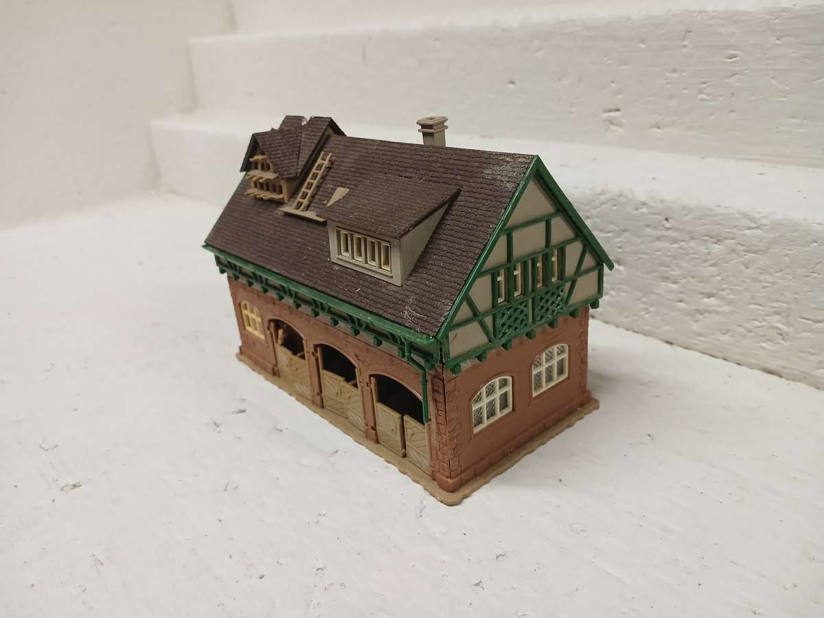 HO SCALE - VOLLMER - DOUBLE STORY STABLE BUILDING