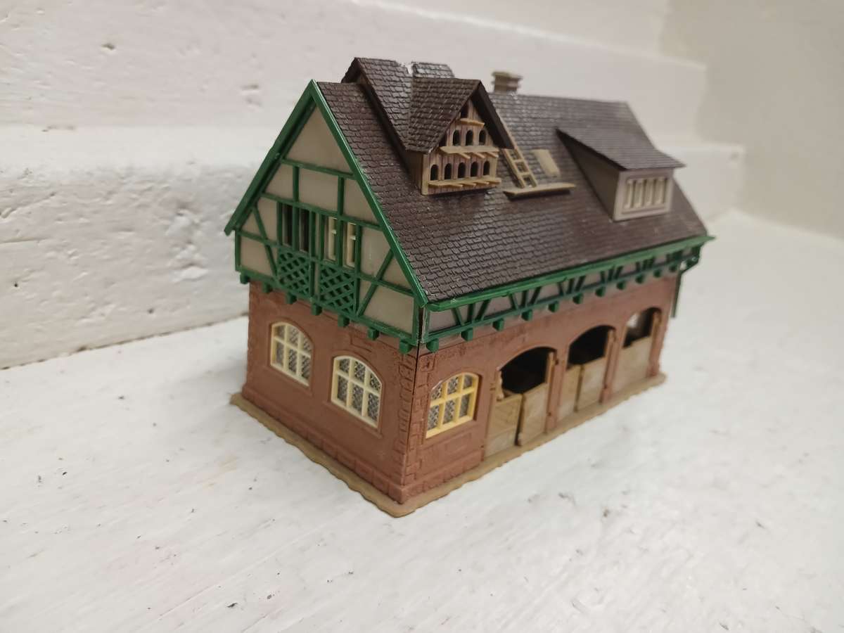 HO SCALE - VOLLMER - DOUBLE STORY STABLE BUILDING