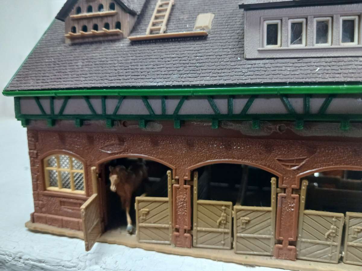 HO SCALE - VOLLMER - DOUBLE STORY STABLE BUILDING