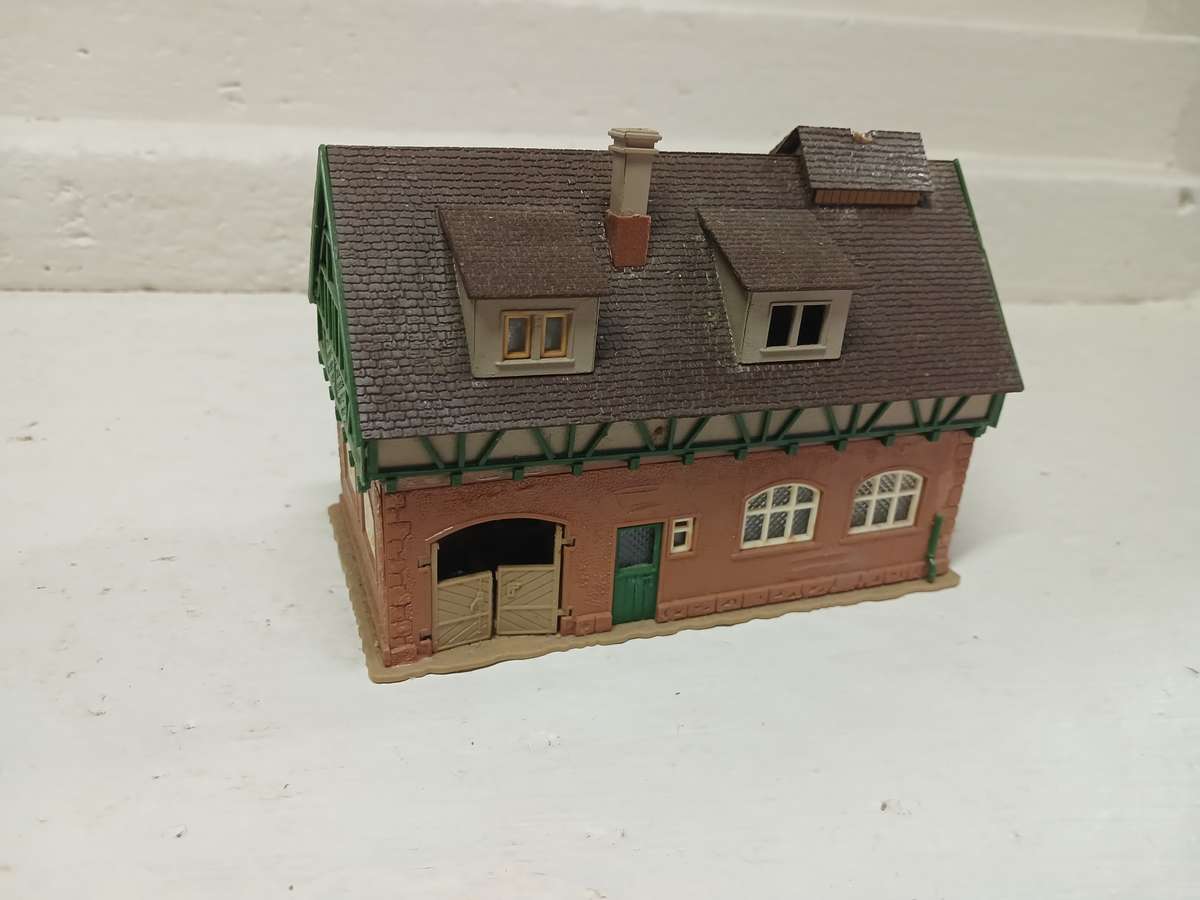 HO SCALE - VOLLMER - DOUBLE STORY STABLE BUILDING
