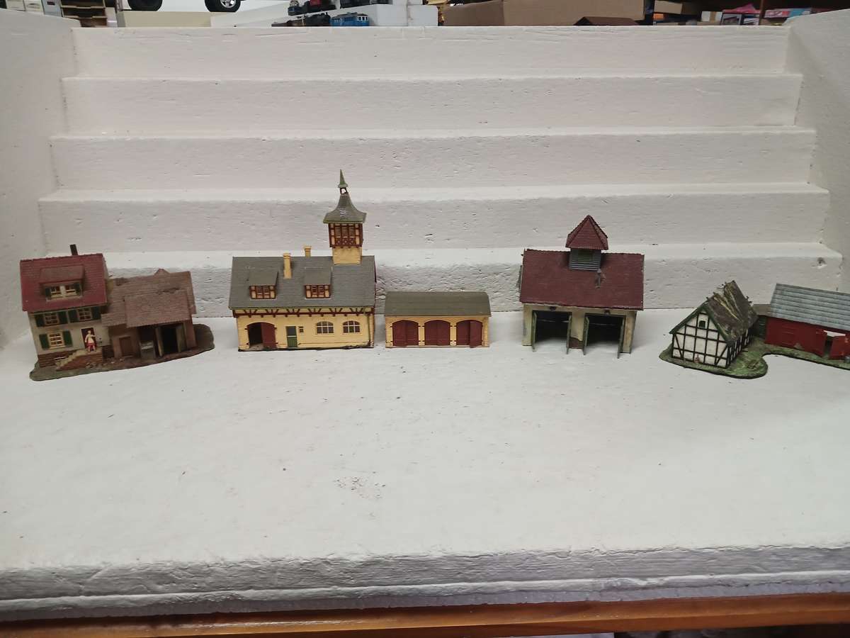 HO SCALE - EUROPEAN STYLE HOUSES - X5