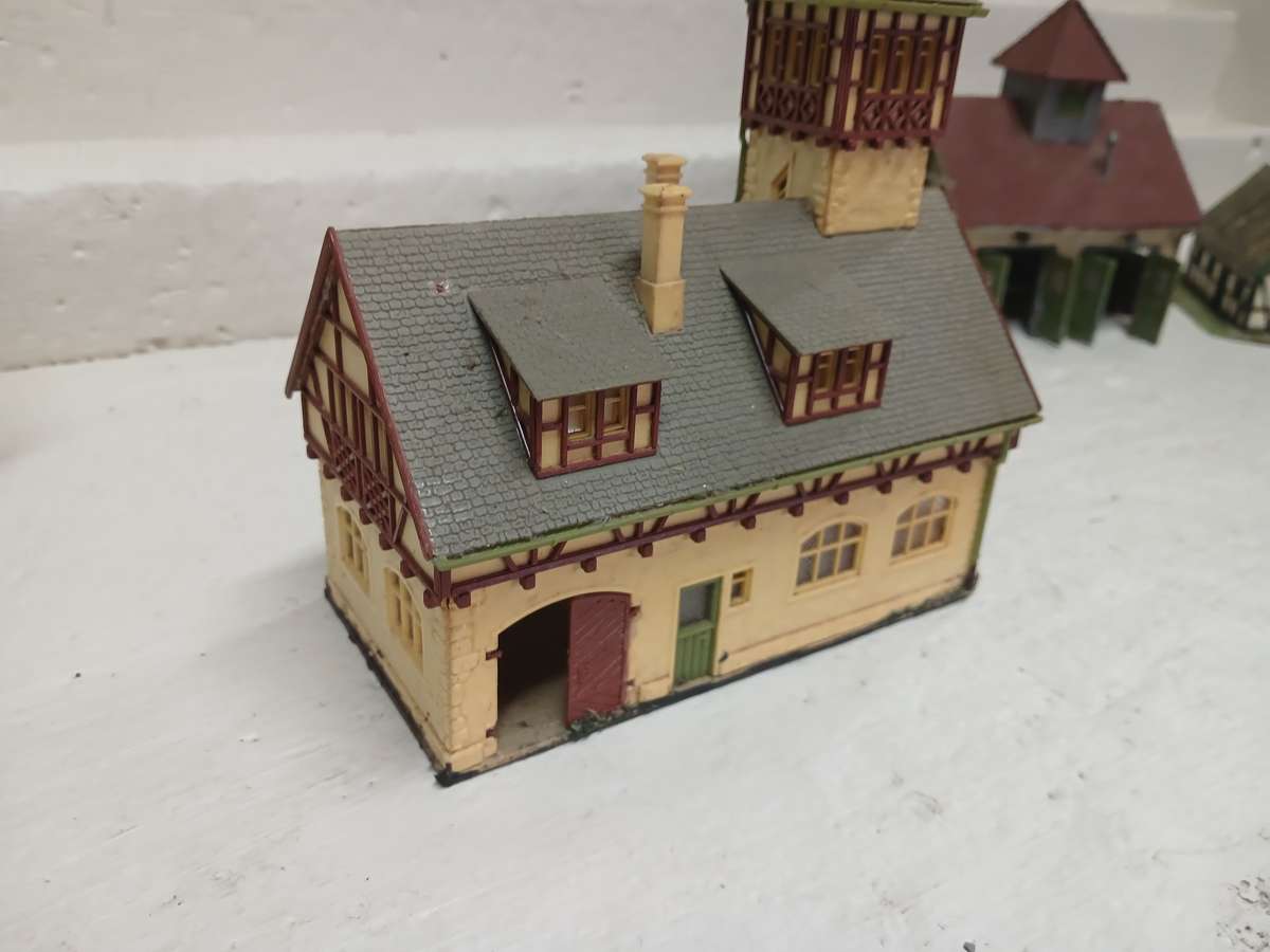 HO SCALE - EUROPEAN STYLE HOUSES - X5