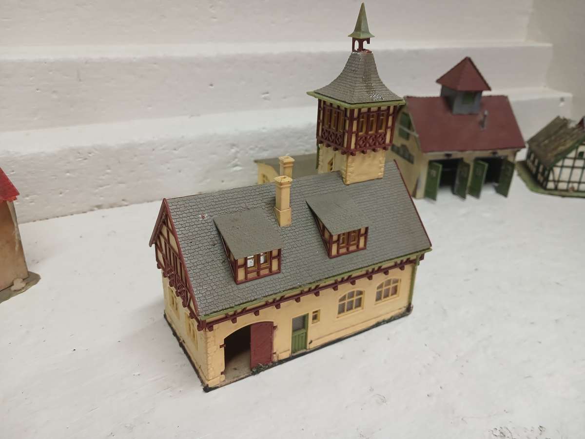 HO SCALE - EUROPEAN STYLE HOUSES - X5