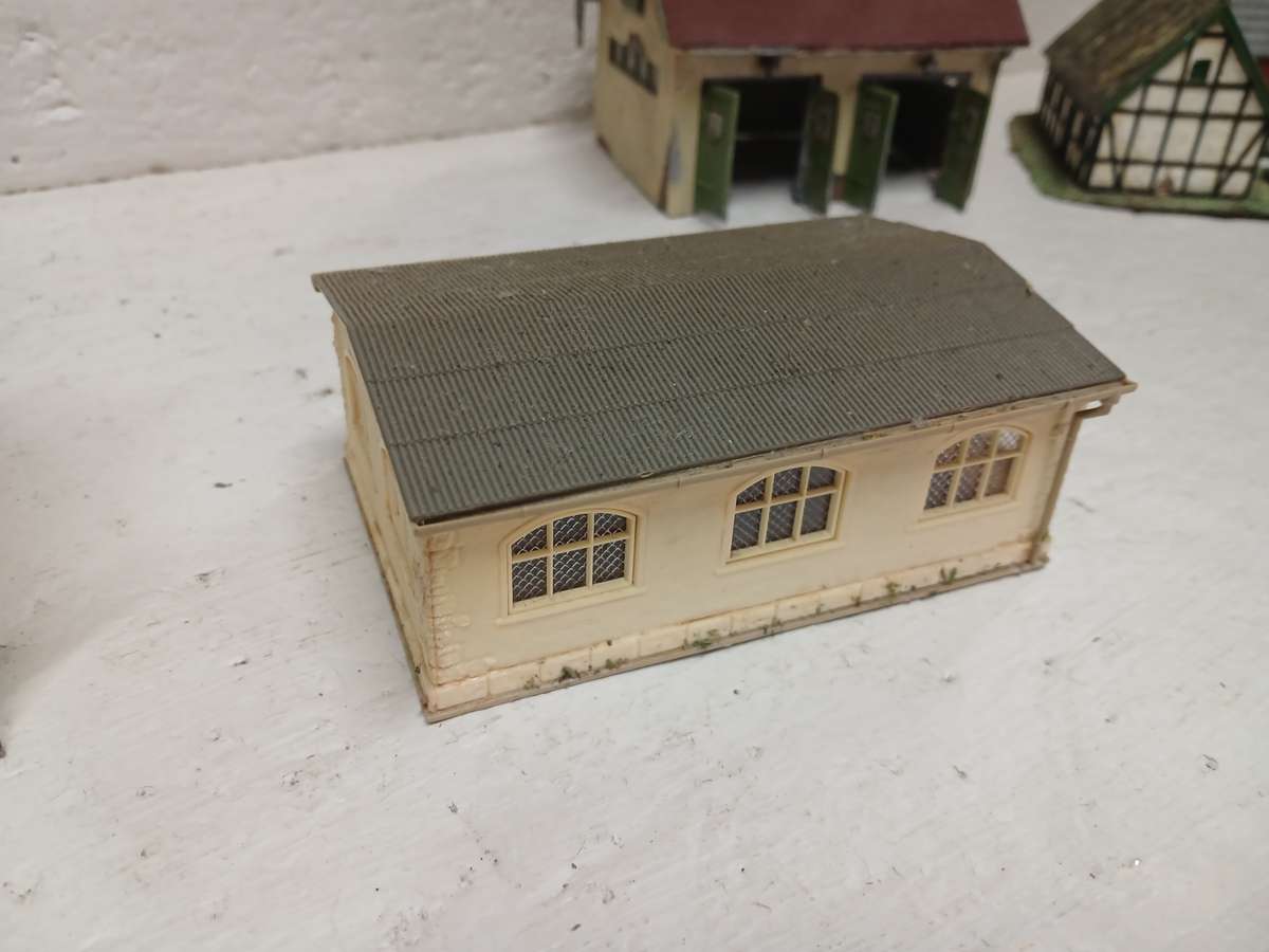 HO SCALE - EUROPEAN STYLE HOUSES - X5