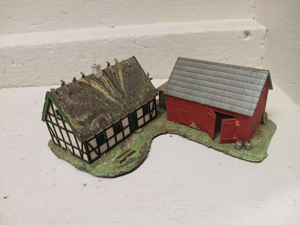 HO SCALE - EUROPEAN STYLE HOUSES - X5