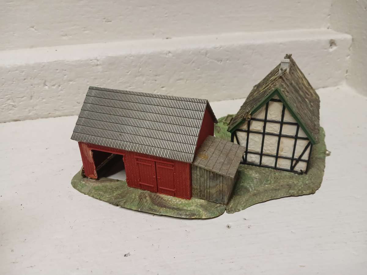 HO SCALE - EUROPEAN STYLE HOUSES - X5