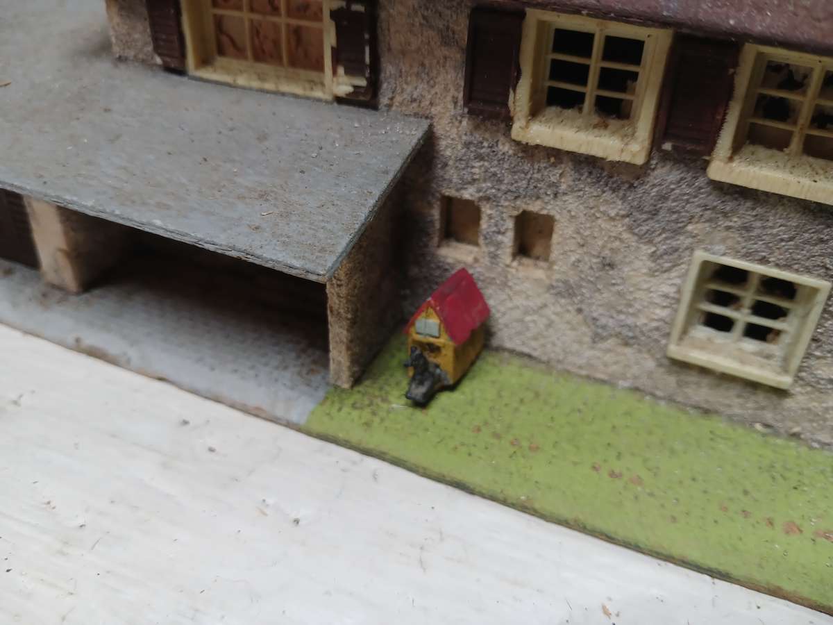 HO / OO SCALE - VARIOUS BUILDINGS - X4