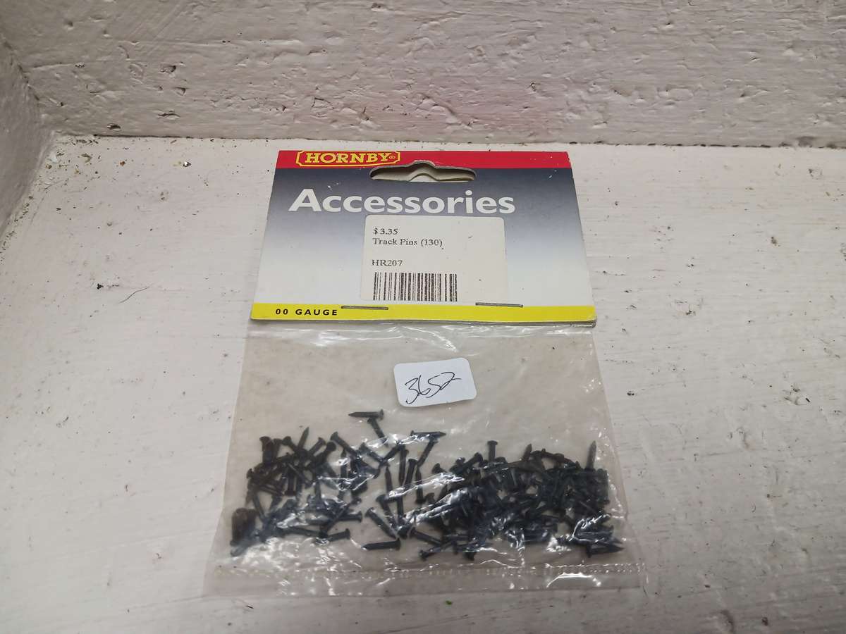 HO / OO SCALE - HORNBY TRACK NAILS- X1 PACKET