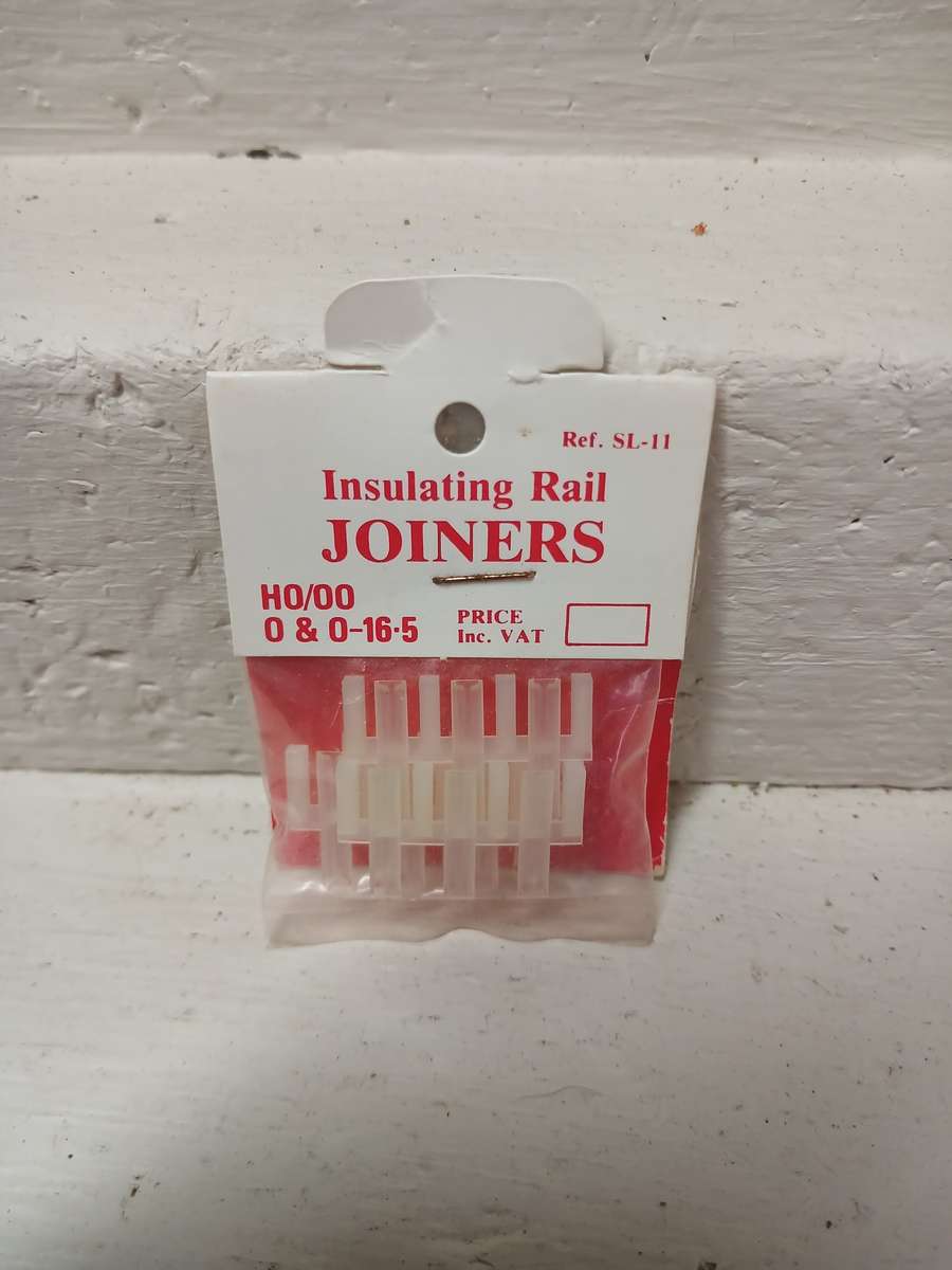 HO / OO SCALE - PECO - INSULATING RAIL JOINERS - X1 PACKET