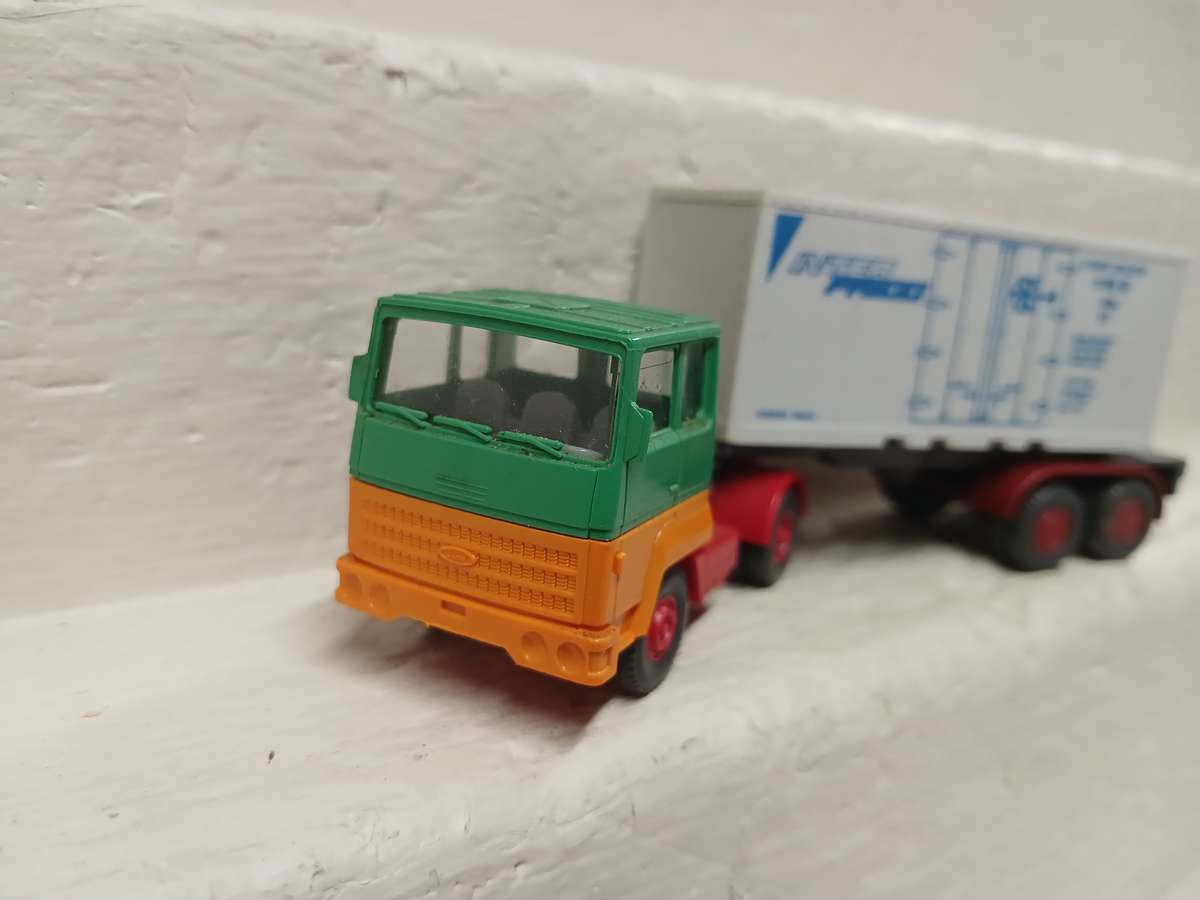 HO SCALE - WIKING - FORD - CONTAINER TRUCK AND TRAILER