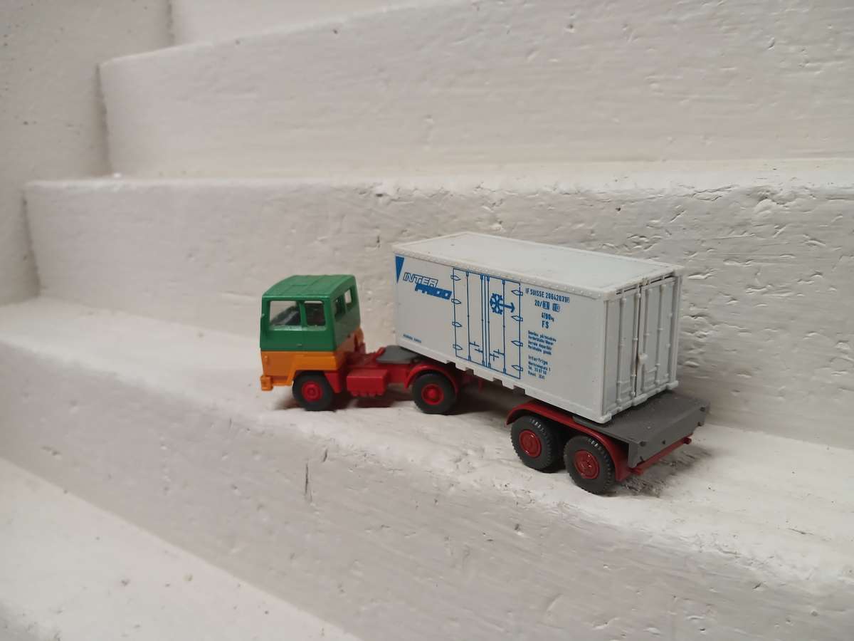 HO SCALE - WIKING - FORD - CONTAINER TRUCK AND TRAILER