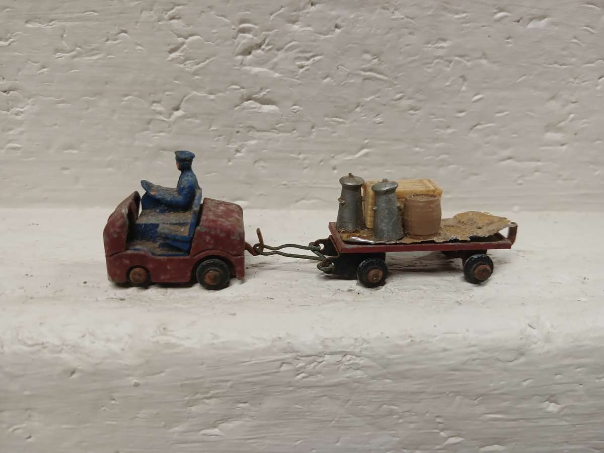 HO / OO SCALE - HORNBY DUBLO - PLATFORM TROLLY AND TRAILER