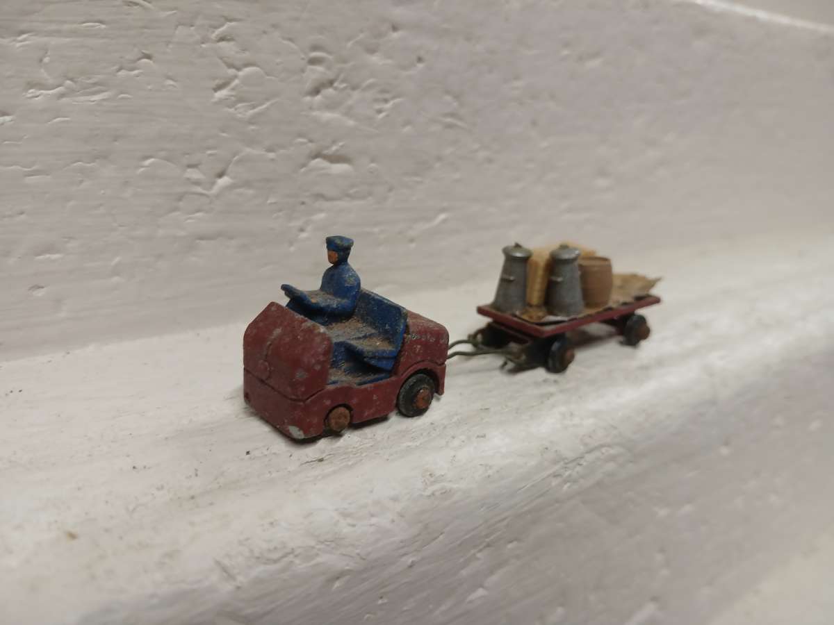 HO / OO SCALE - HORNBY DUBLO - PLATFORM TROLLY AND TRAILER