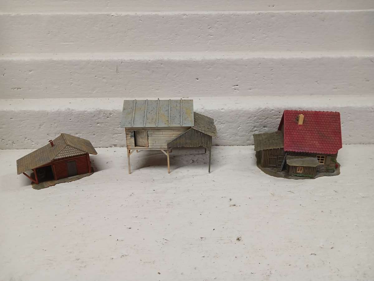 HO SCALE - VARIOUS OLD TIMER BUILDINGS - X3