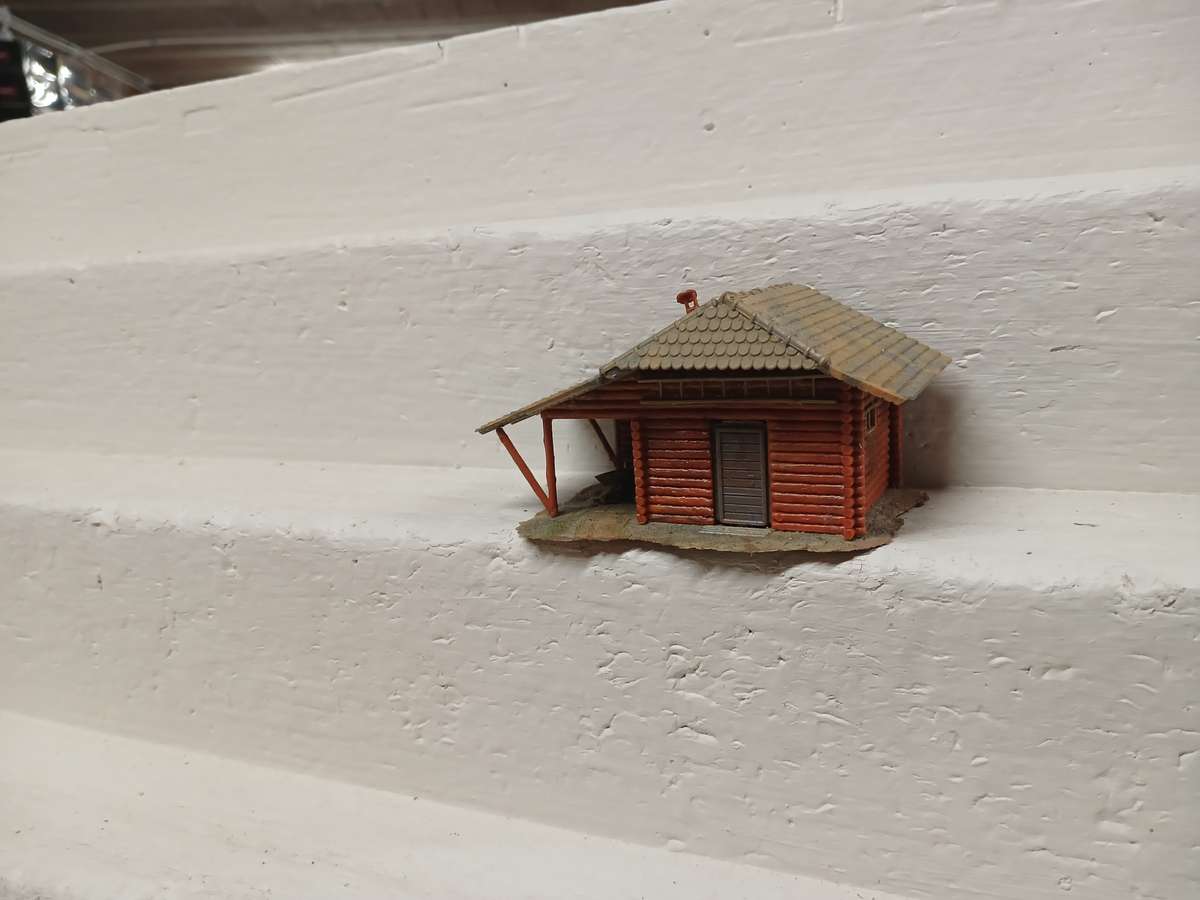 HO SCALE - VARIOUS OLD TIMER BUILDINGS - X3