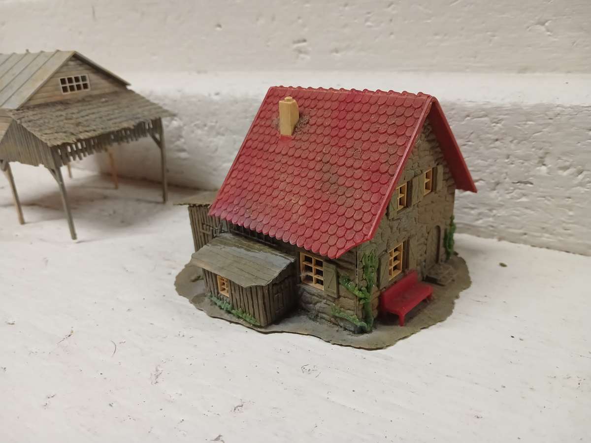 HO SCALE - VARIOUS OLD TIMER BUILDINGS - X3