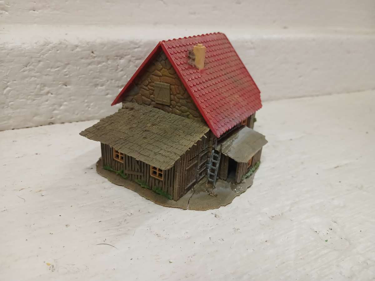 HO SCALE - VARIOUS OLD TIMER BUILDINGS - X3