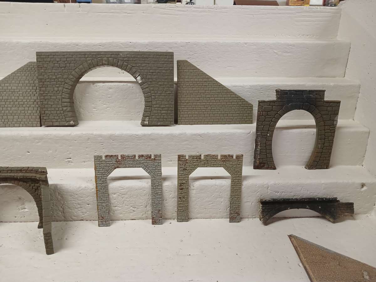 HO / OO SCALE - VARIOUS TUNNEL ENTRANCES