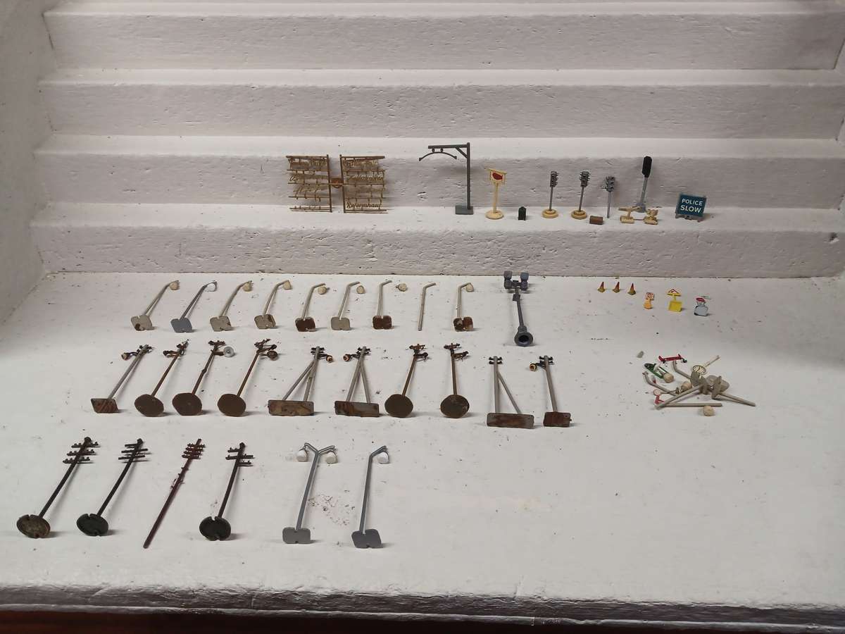 HO / OO SCALE - MODEL RAILWAY ACCESSORIES