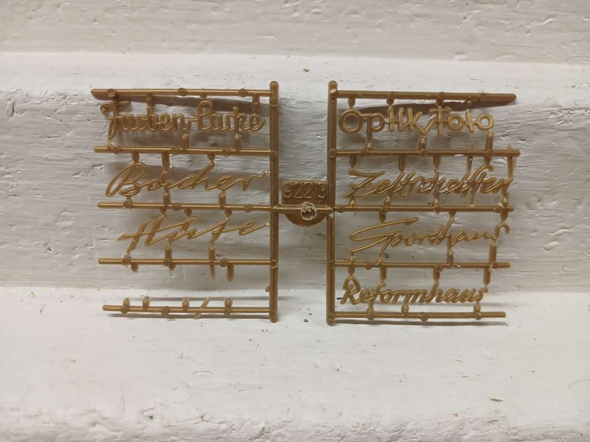 HO / OO SCALE - MODEL RAILWAY ACCESSORIES