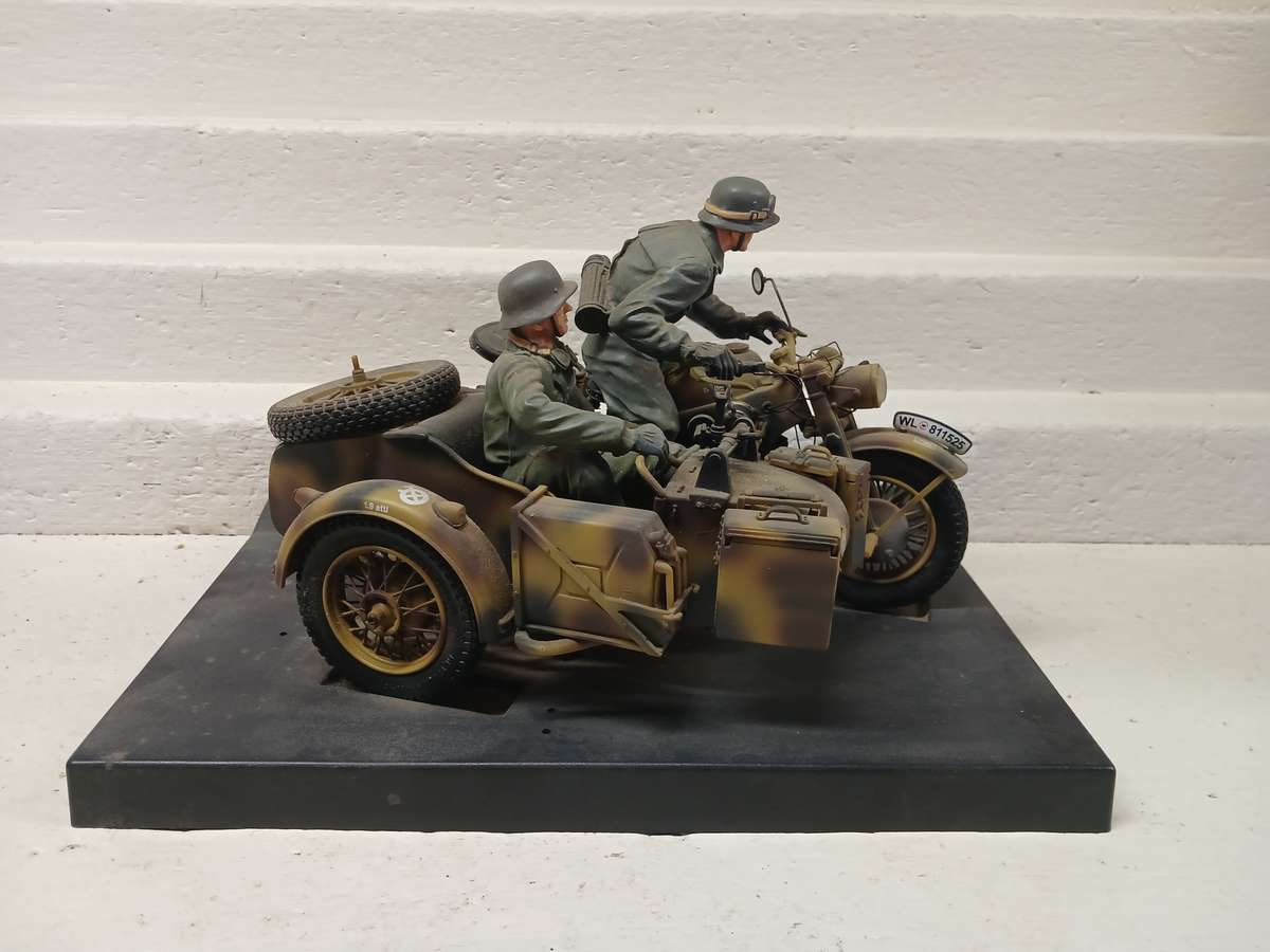 DIE CAST : 1:10 SCALE - ZUNDAPP KS750 GERMAN MOTORCYCLE WITH SIDECAR