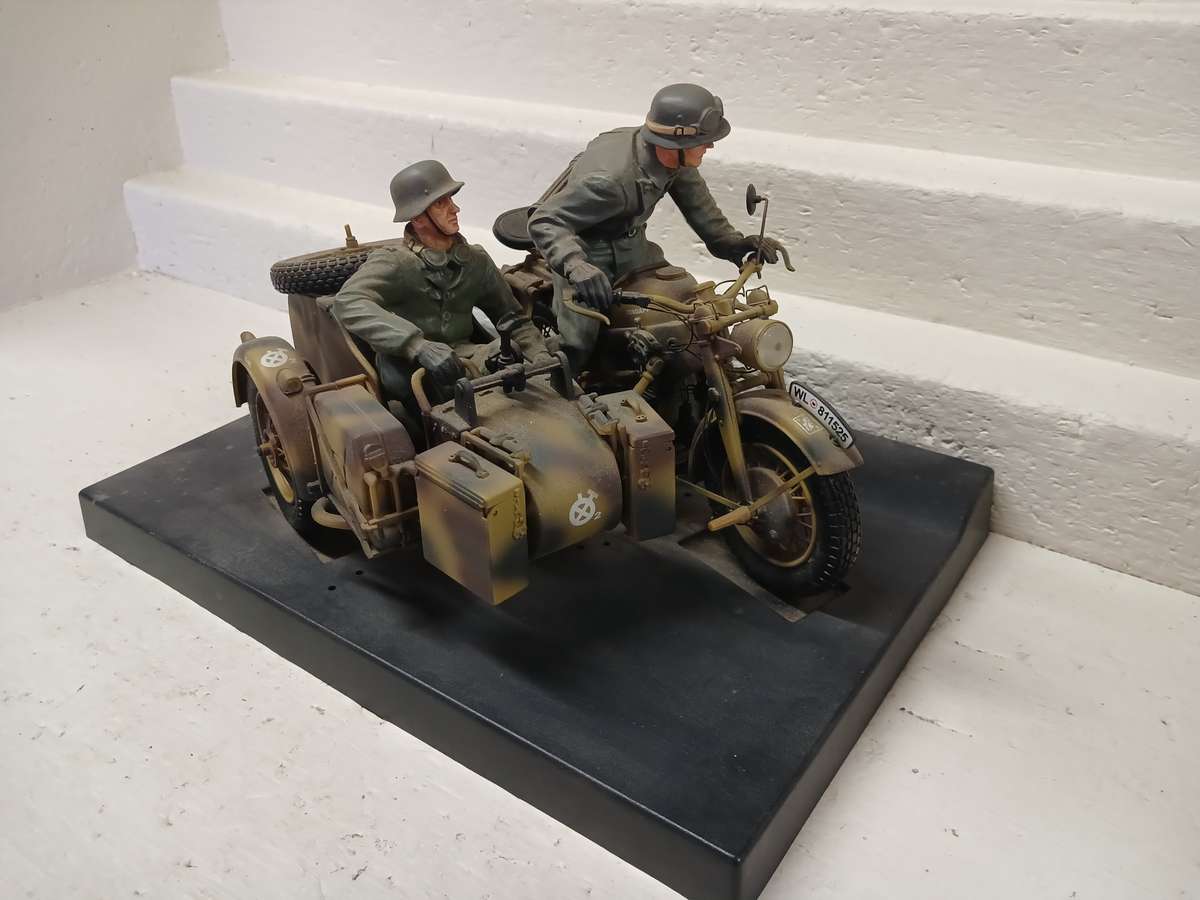 DIE CAST : 1:10 SCALE - ZUNDAPP KS750 GERMAN MOTORCYCLE WITH SIDECAR