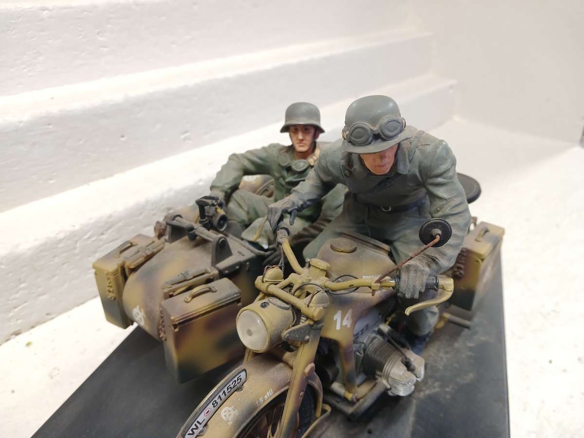 DIE CAST : 1:10 SCALE - ZUNDAPP KS750 GERMAN MOTORCYCLE WITH SIDECAR
