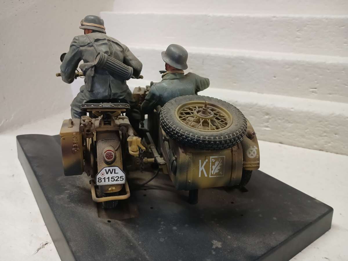 DIE CAST : 1:10 SCALE - ZUNDAPP KS750 GERMAN MOTORCYCLE WITH SIDECAR