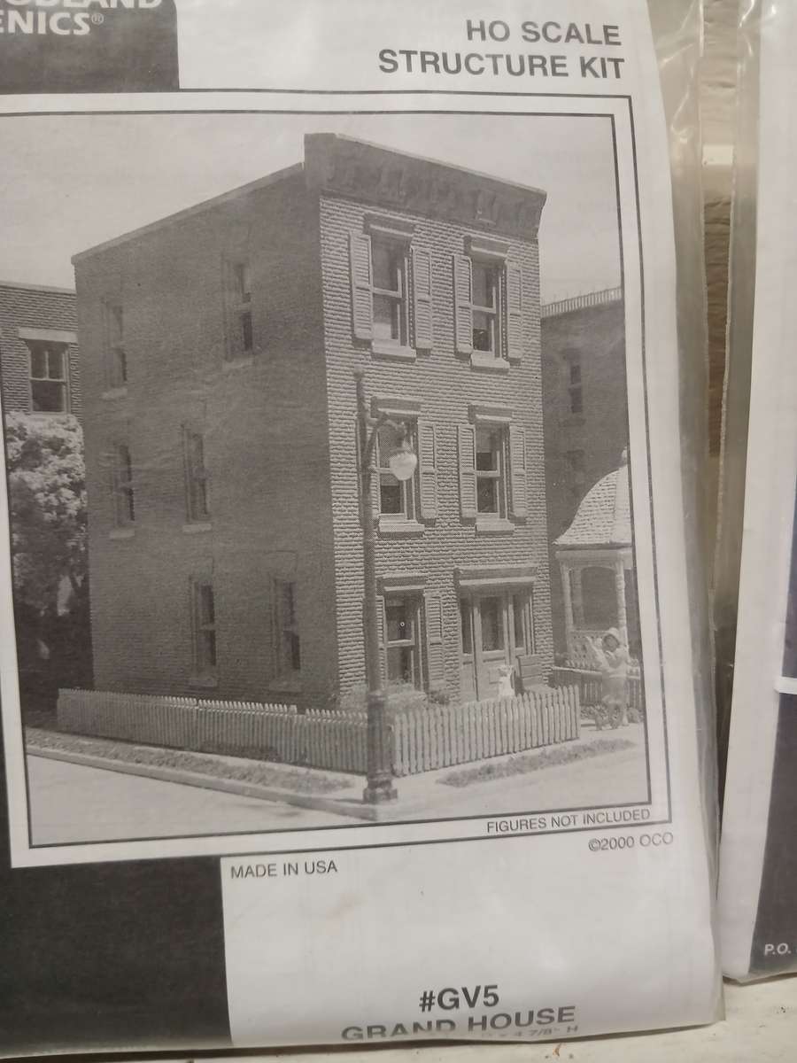 HO SCALE - WOODLAND SCENICS - X5 BUILDING KITS - BOXED