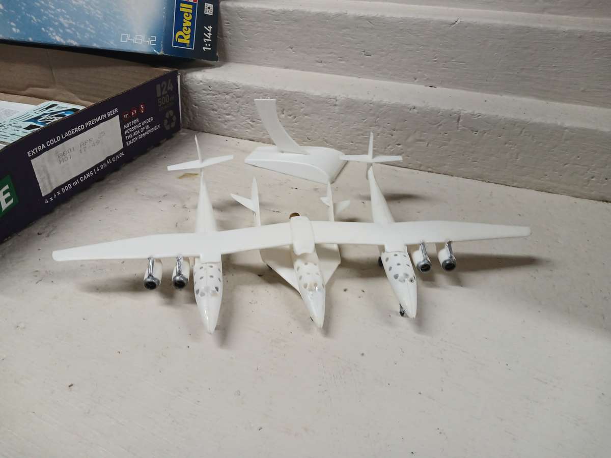 1:44 SCALE - REVELL - MILITARY  - SPACESHIPTWO & WHITENKNIGHTTWO - BOXED