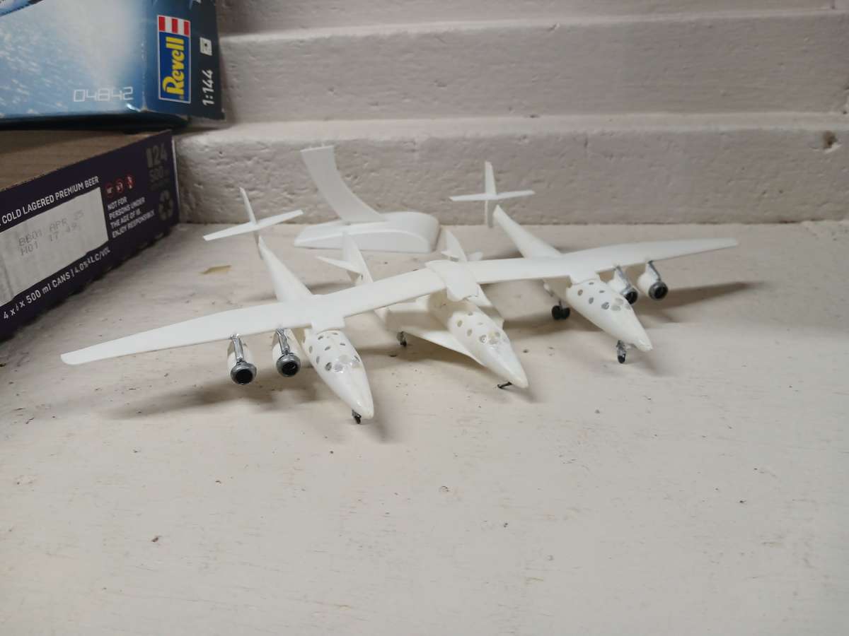 1:44 SCALE - REVELL - MILITARY  - SPACESHIPTWO & WHITENKNIGHTTWO - BOXED