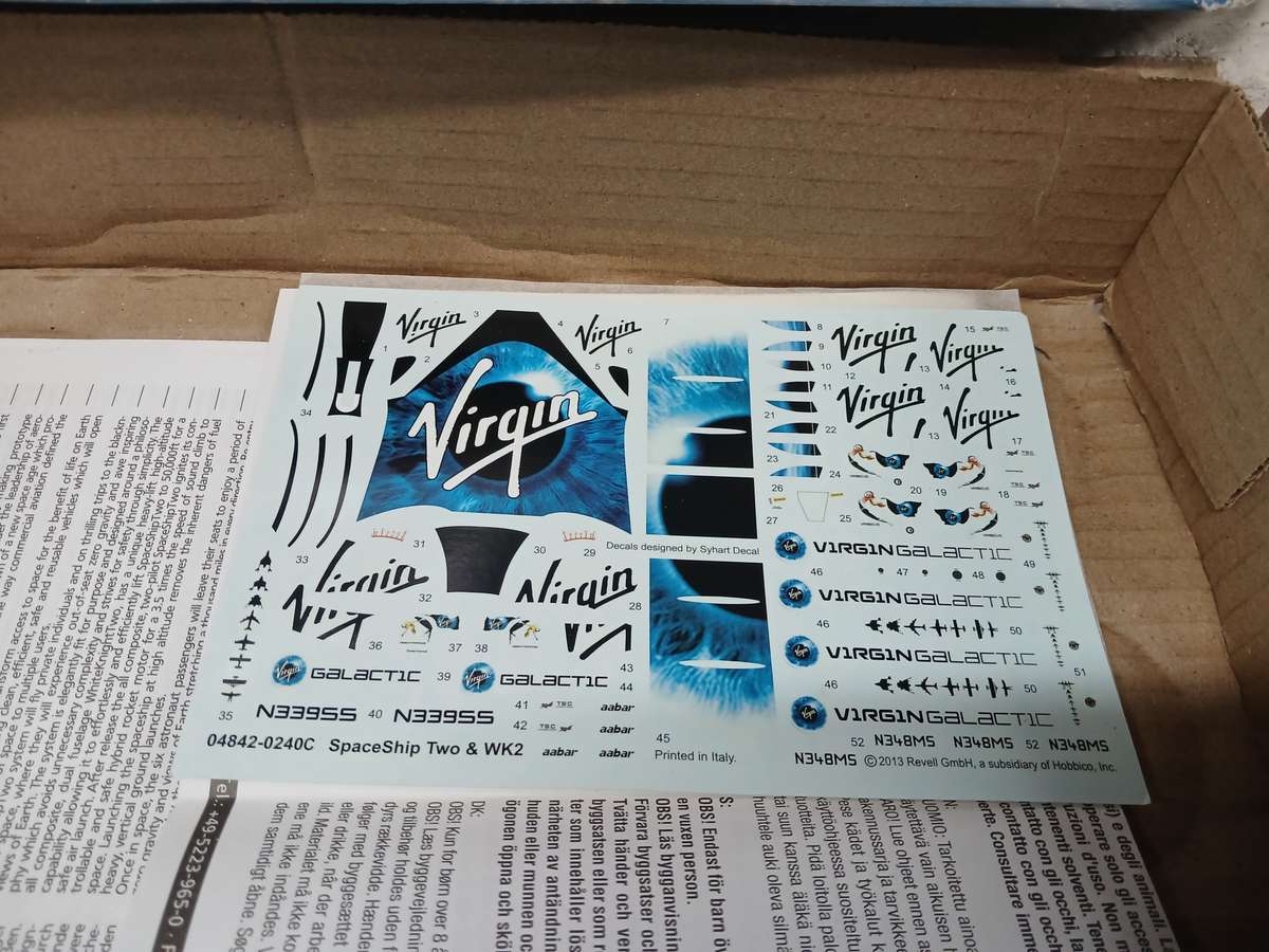 1:44 SCALE - REVELL - MILITARY  - SPACESHIPTWO & WHITENKNIGHTTWO - BOXED