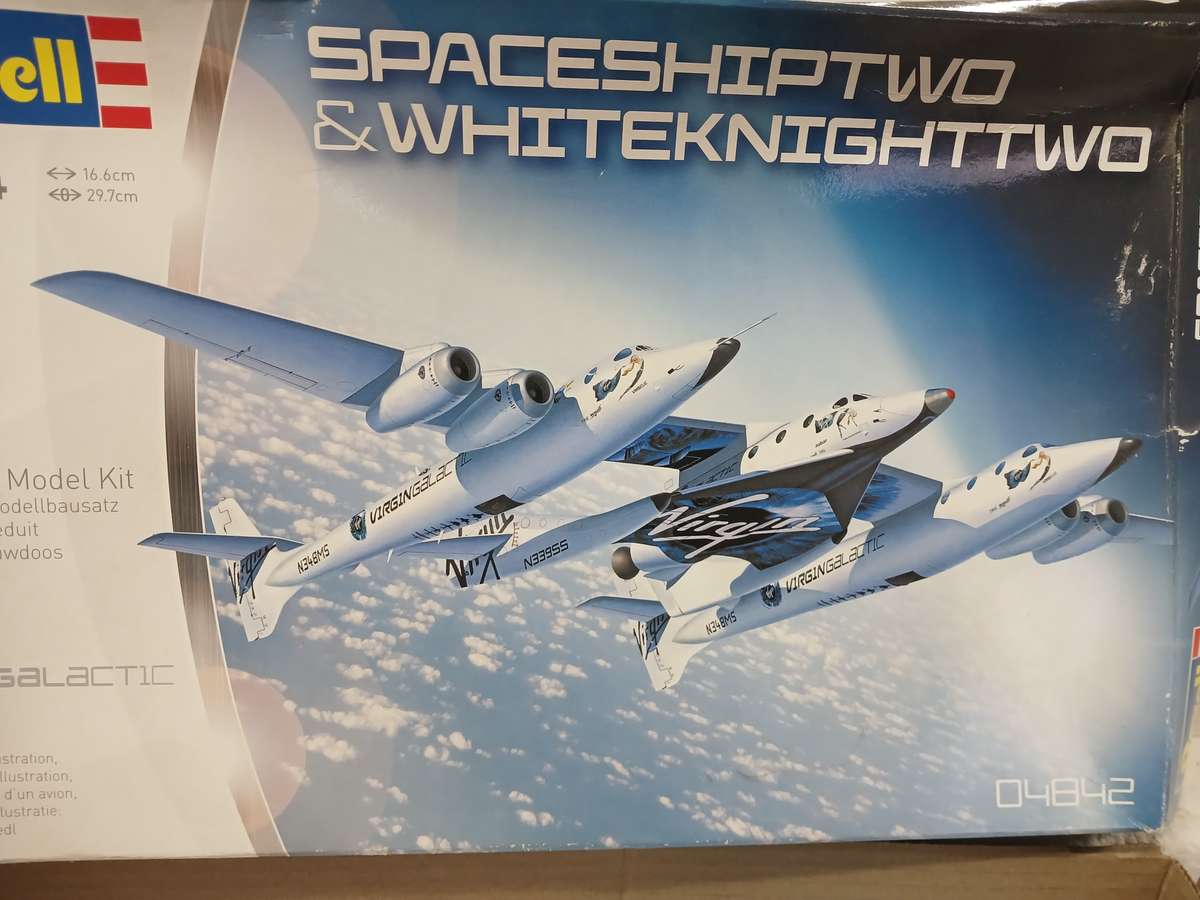 1:44 SCALE - REVELL - MILITARY  - SPACESHIPTWO & WHITENKNIGHTTWO - BOXED