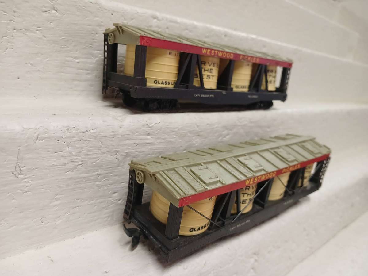 OO SCALE - TRIANG - WESTWOOD PICKLES WAGON - X2