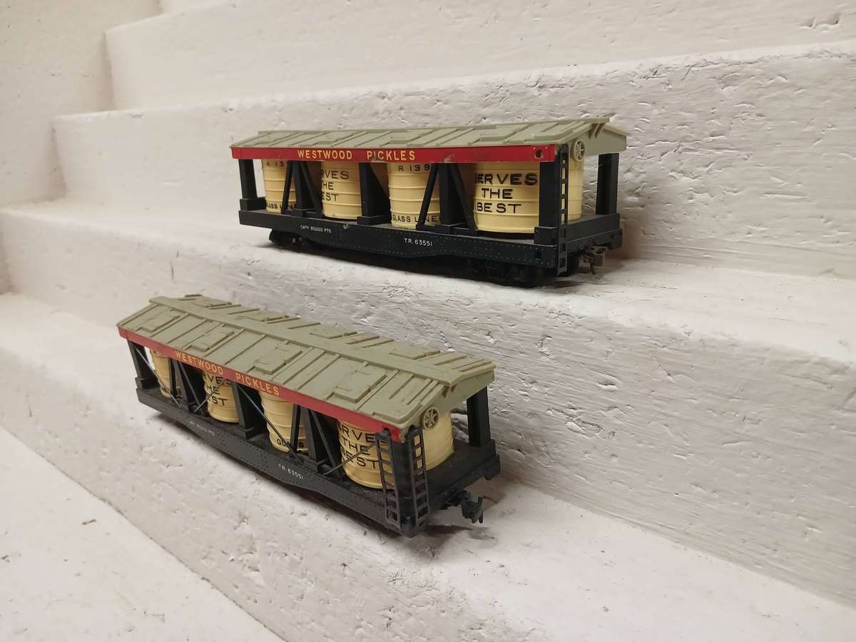 OO SCALE - TRIANG - WESTWOOD PICKLES WAGON - X2