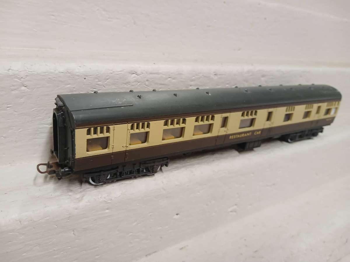 HO SCALE - LIMA - BRITIISH RETAURANT CAR COACH