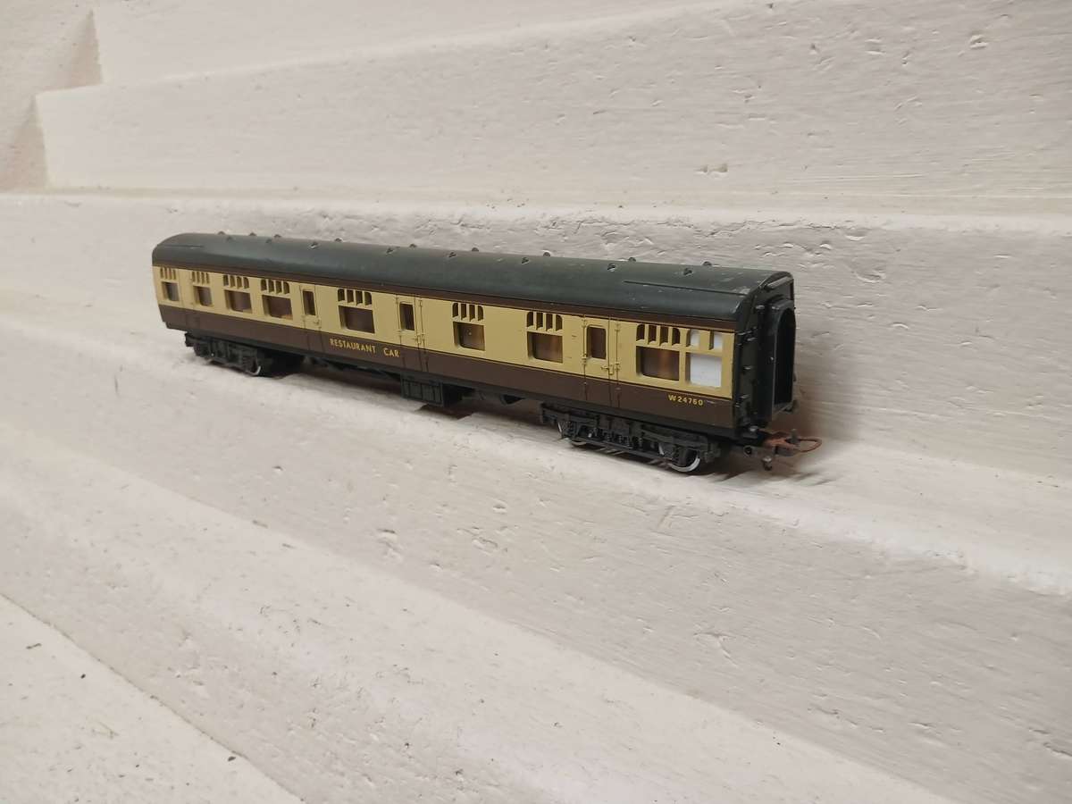 HO SCALE - LIMA - BRITIISH RETAURANT CAR COACH