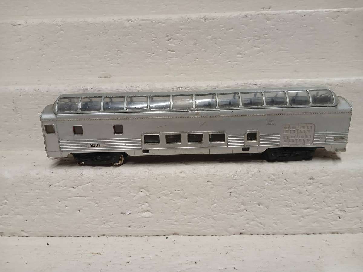 HO SCALE - SANTE FE DOME PASSENGER WAGON