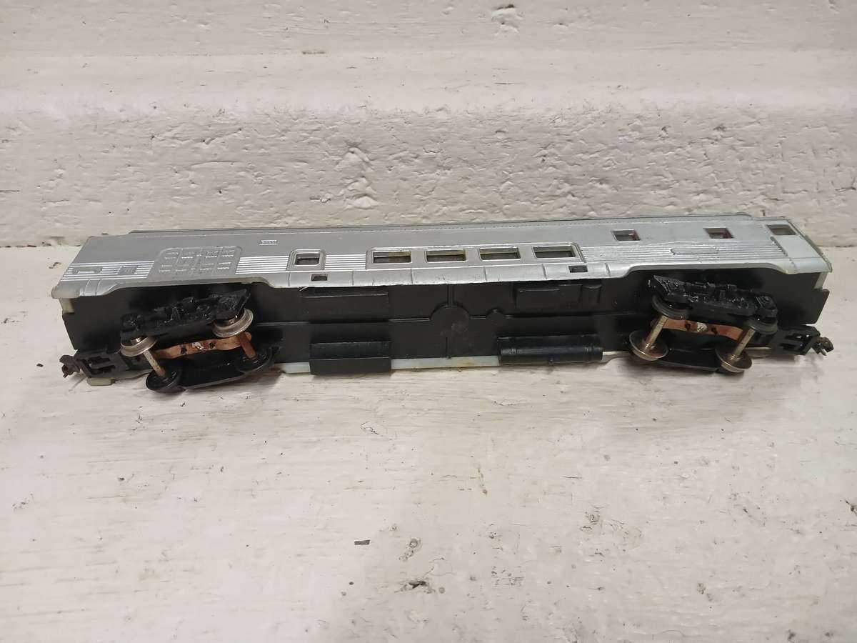 HO SCALE - SANTE FE DOME PASSENGER WAGON