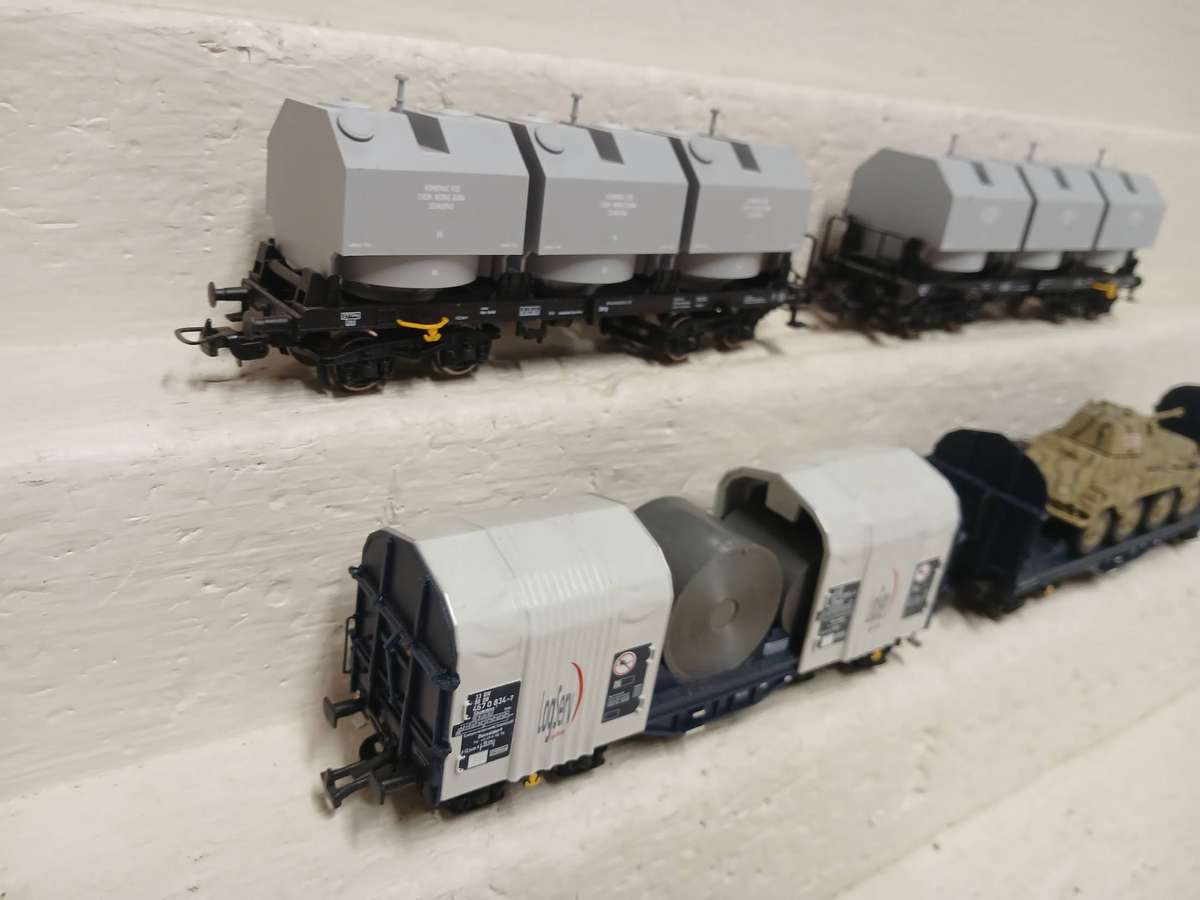 HO SCALE - PIKO - VARIOUS GOODS WAGONS - X4